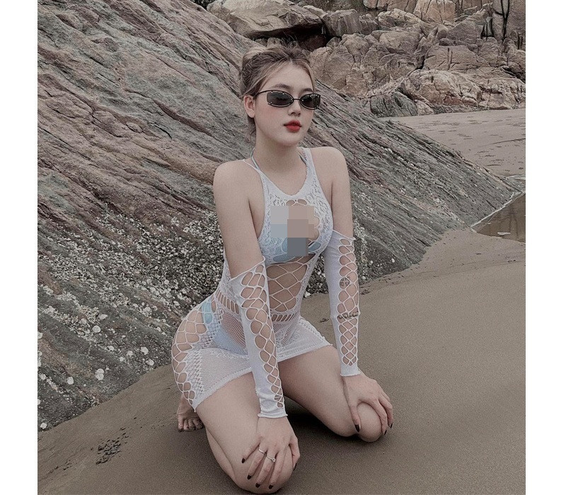 Thân hình đầy đặn cùng những đường cong và 3 vòng chuẩn chỉnh của cô khiến không ít các fan phải ghen tỵ với trung vệ của U23 Việt Nam.