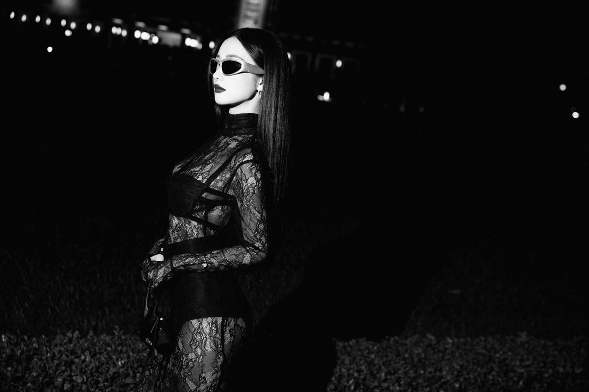 Đồng nghĩa với việc "lột xác" cô nàng còn chăm diện những trang phục khoe dáng hơn trước.