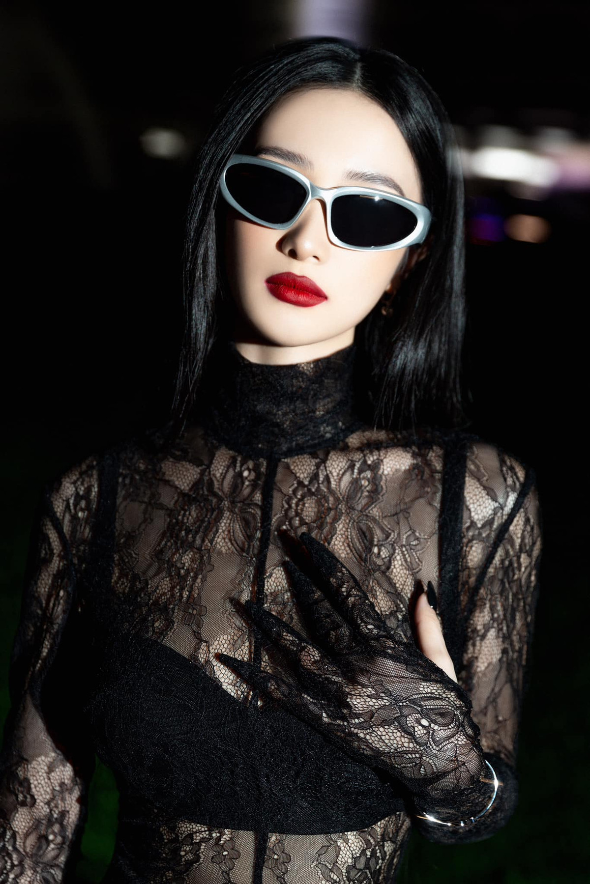 Từ khi công khai việc đụng chạm “dao kéo”, nữ diễn viên thường xuyên đăng ảnh tự tin khoe khuôn ngực “căng tròn”.