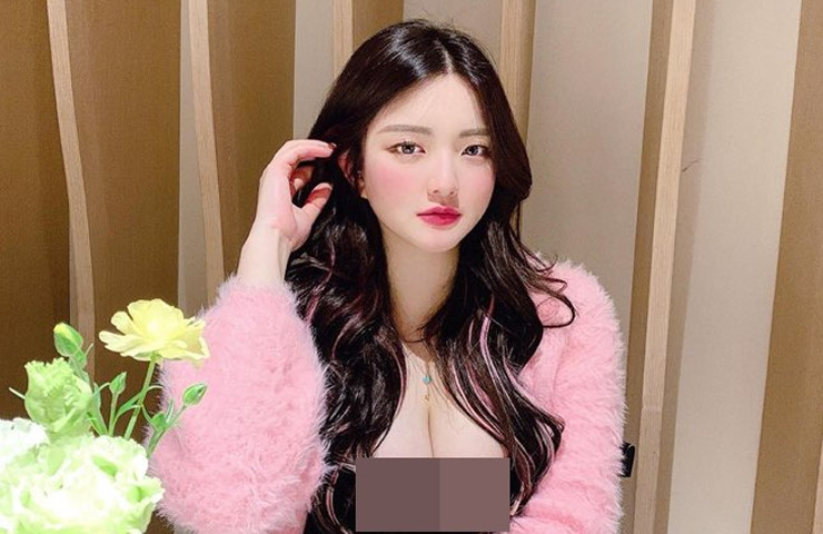 Cô từng tham gia cuộc thi Miss Maxim 2021 và được đánh giá cao bởi nét đẹp "phồn thực".