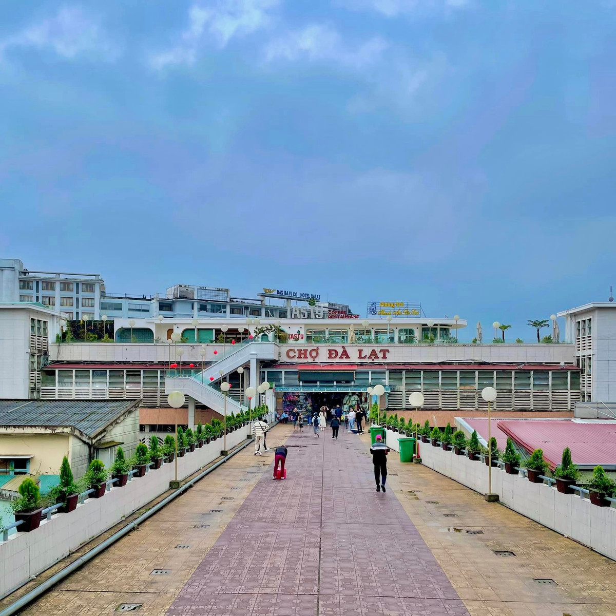 Phần đông cư dân mạng cho rằng sự thay đổi này khiến góc chụp ảnh "thần thánh" không còn như trước. Ảnh: Phạm Thu