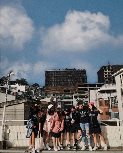 Trước đó điểm check in này được ví như khung cảnh Hồng Kông, chỉ cần chỉnh thước phim màu cũ là không khác gì trên phim. Ảnh: @longnguyen65