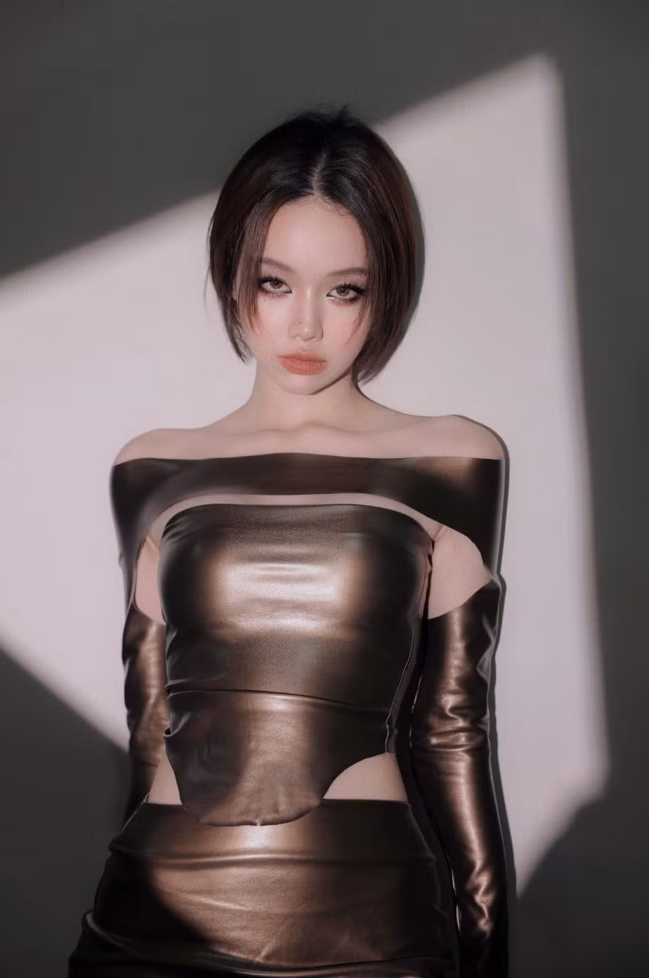 Jimin phải trải qua đến tận 2 lần sửa mũi đầy sự đau đớn về thể chất lẫn tinh thần để tìm lấy sự hoàn mỹ.