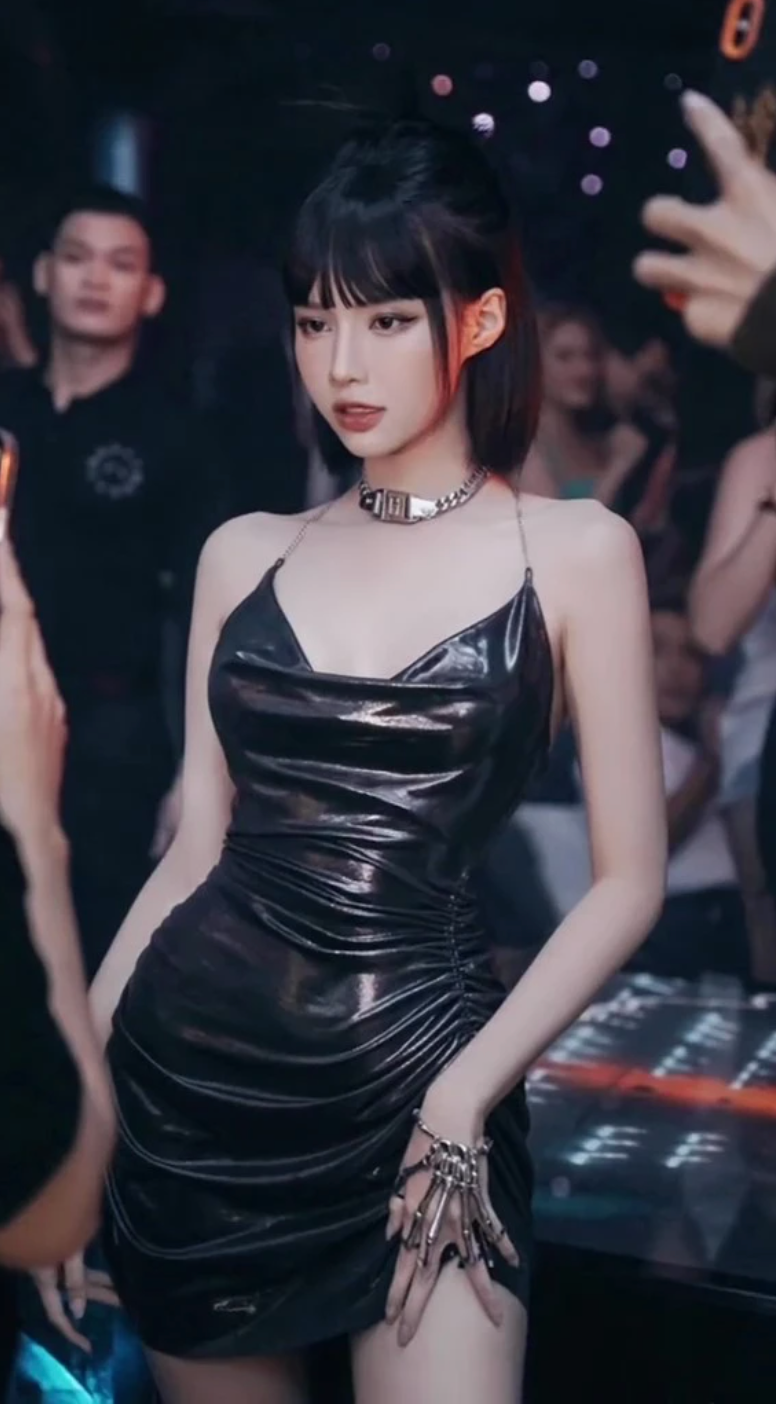 Theo đó, lần đầu tiên chỉnh sửa nhan sắc của cô nàng không được thuận lợi, dáng mũi bị gãy nên Jimin quyết định tiếp tục sang Hàn Quốc để tìm cho mình một chiếc mũi khác.