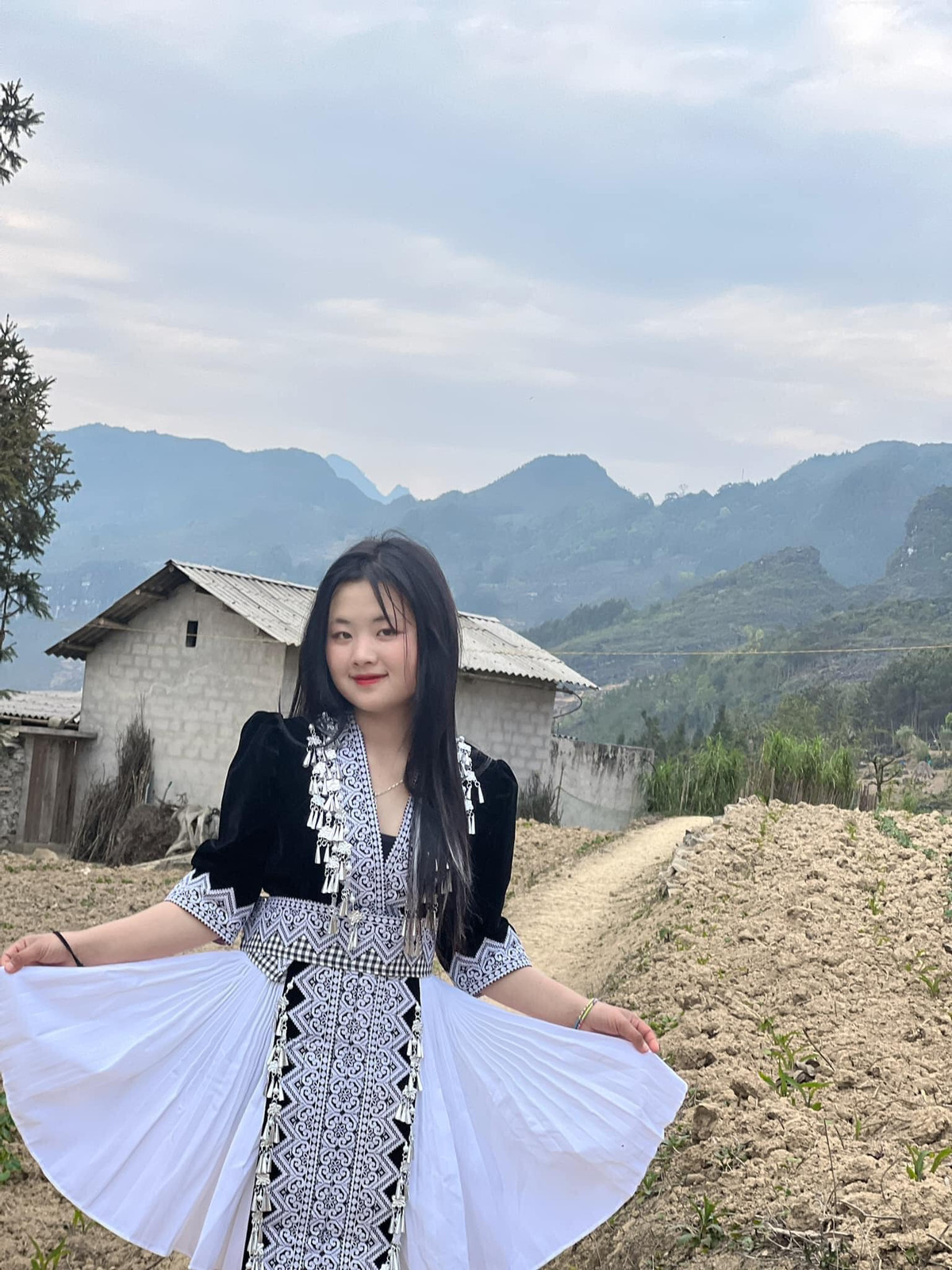 Bất kì bức ảnh hay video của cô bé Hà Giang đều nhận về lượt tương tác ấn tượng.