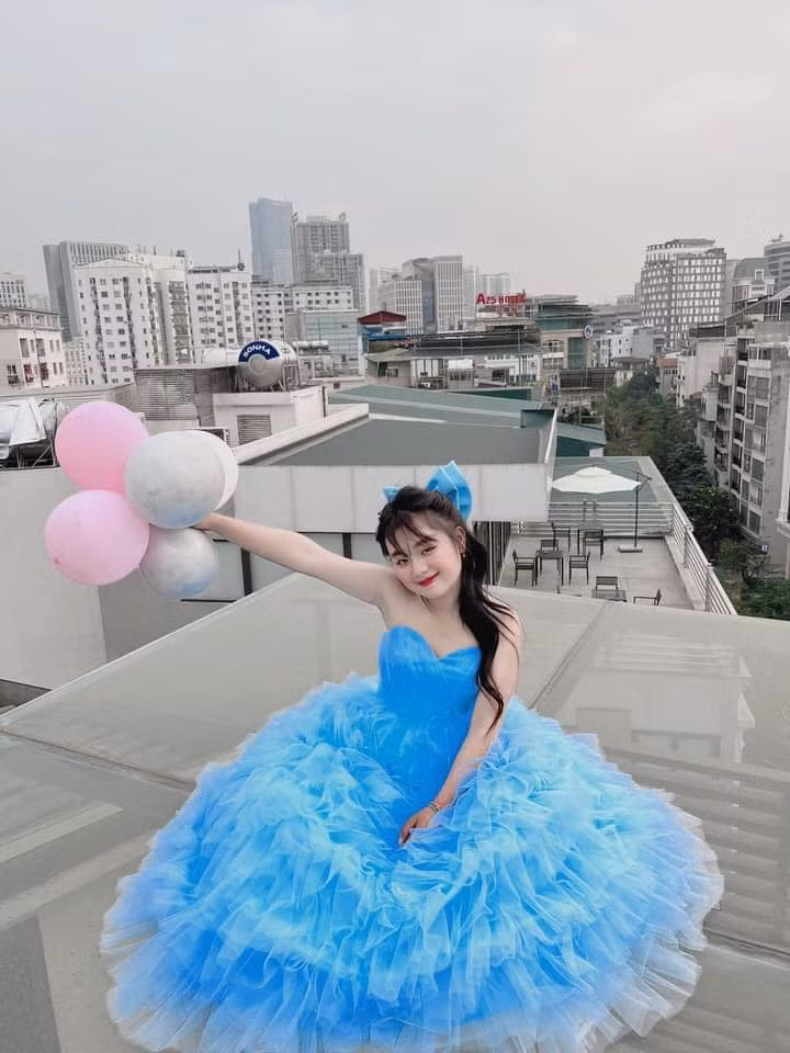 Diện mạo ngày một khác của Phúng Phính luôn là đề tài gây chú ý với mọi người.