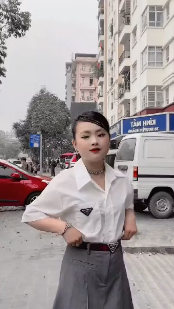 Gần đây cô bé cũng tham gia kết hợp làm diễn viên của một phim ngắn. Dù chưa ra mắt nhưng phim này khiến người hâm mộ tò mò, thích thú.