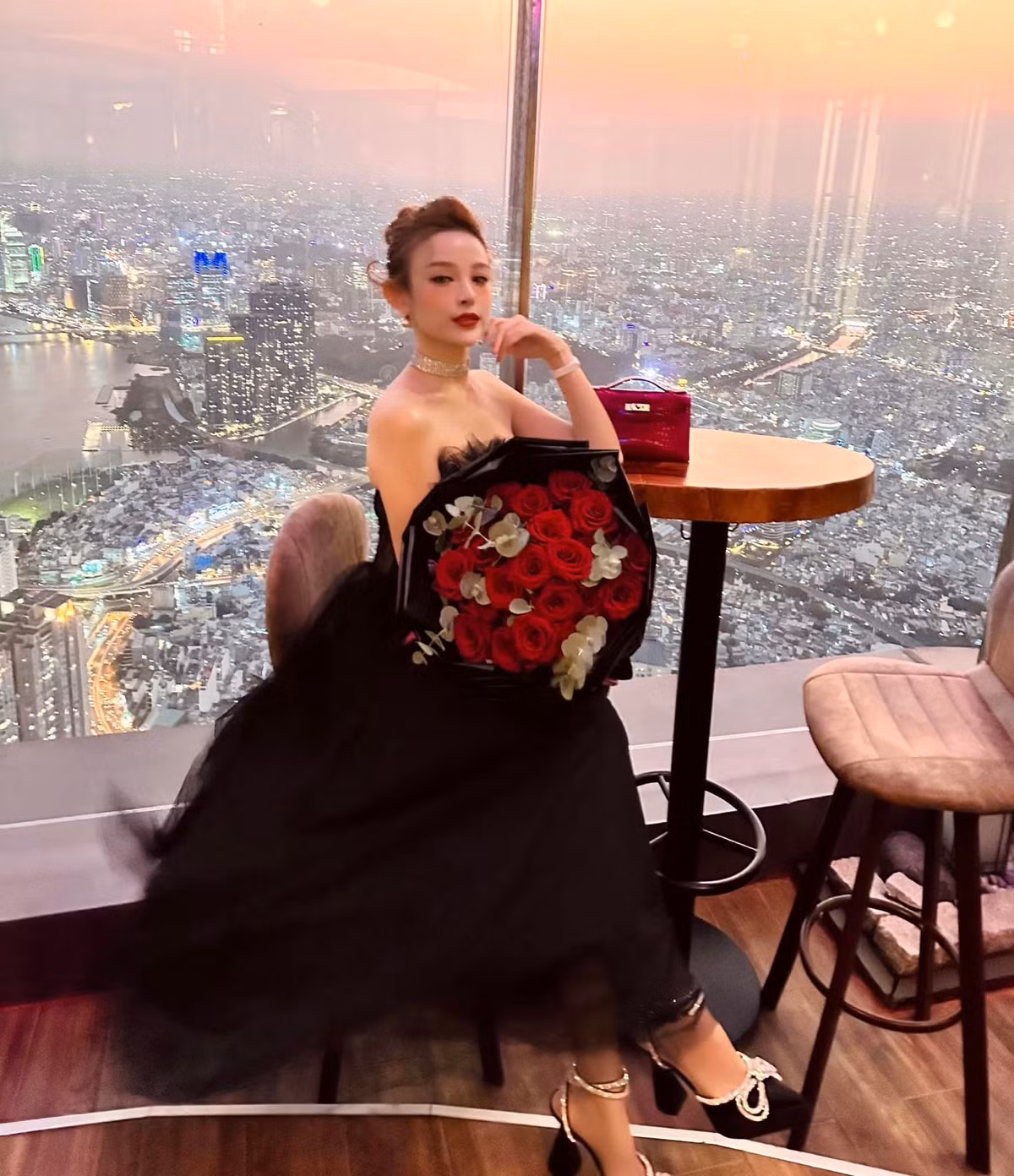 Nổi lên từ cuộc thi Miss Teen 2009, Huyền Baby là hot girl 8x đình đám một thời.