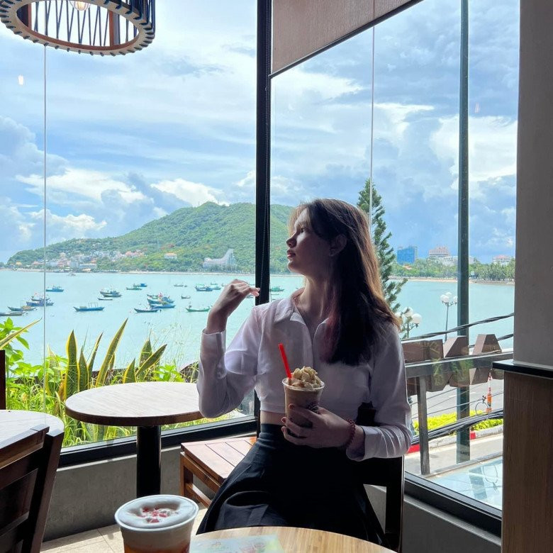 Thanh Giang khoe nhan sắc ngày càng xinh đẹp, body chuẩn, vòng eo nhỏ gọn.