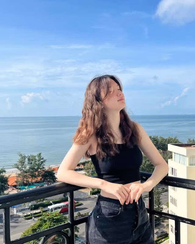 Một số bạn bè còn cho rằng Thanh Giang giống như những người mẫu đình đám khi diện áo dài Việt Nam.