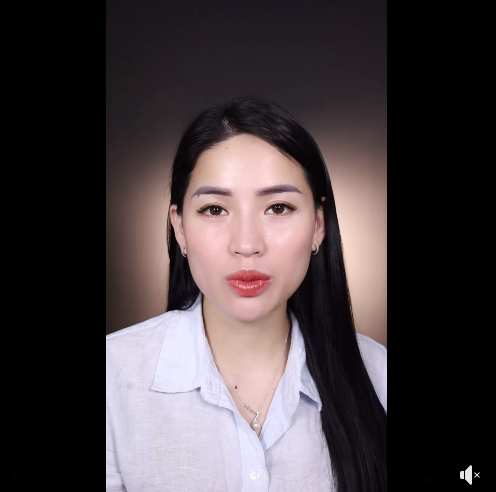 Sau nhiều ngày nổ ra lùm xùm sau những buổi livestream bán hàng "xả kho", hay từ những clip review đồ ăn của mình, mới đây "chiến thần" Võ Hà Linh đăng tải một đoạn video clip thừa nhận bản thân ngạo mạn và cho biết, cô sẽ ngưng review quán ăn.