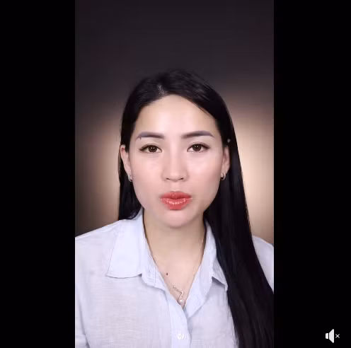 Sau nhiều ngày nổ ra lùm xùm sau những buổi livestream bán hàng "xả kho", hay từ những clip review đồ ăn của mình, mới đây "chiến thần" Võ Hà Linh đăng tải một đoạn video clip thừa nhận bản thân ngạo mạn và cho biết, cô sẽ ngưng review quán ăn.
