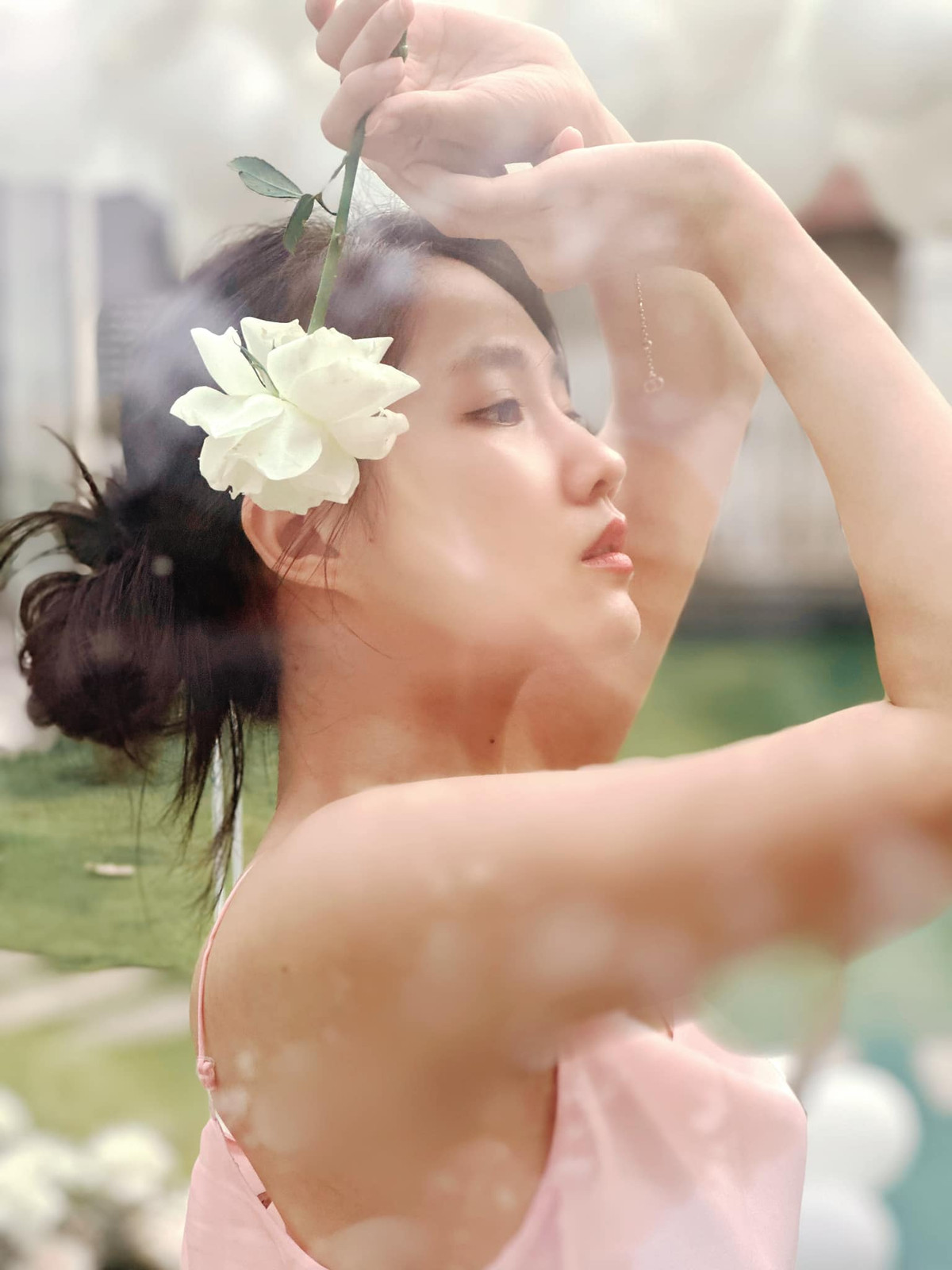 Kiều Trinh Xíu sinh năm 1994, cô nổi tiếng từ hình ảnh chụp cô nàng đi mua bánh tráng trộn và nickname “hot girl bánh tráng trộn”.