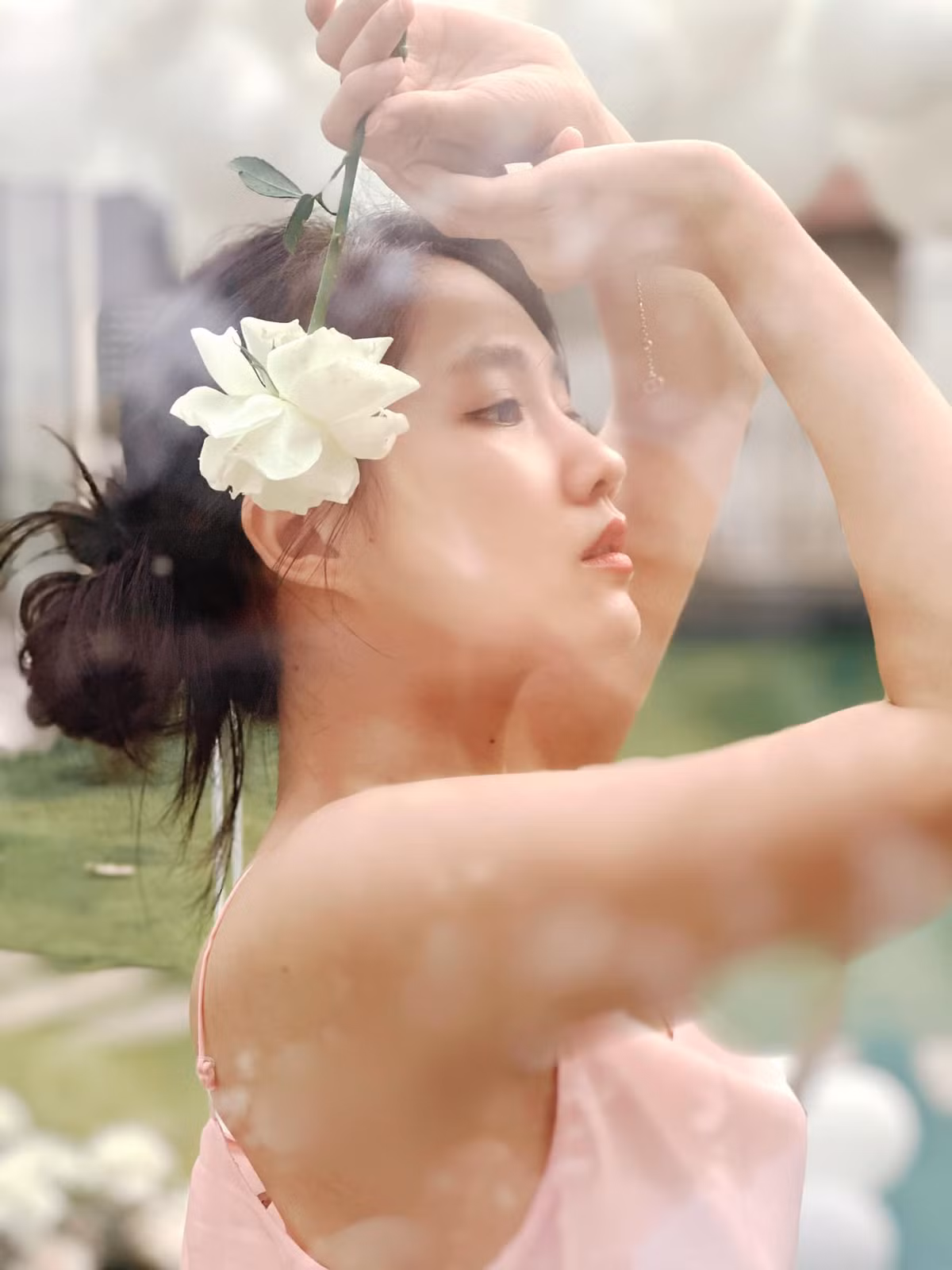 Kiều Trinh Xíu sinh năm 1994, cô nổi tiếng từ hình ảnh chụp cô nàng đi mua bánh tráng trộn và nickname “hot girl bánh tráng trộn”.