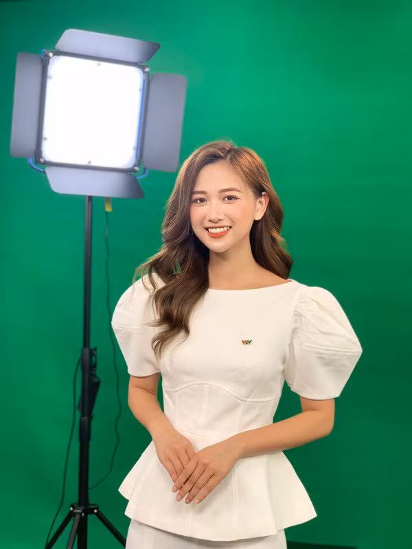 Thu Hương hiện đang là người mẫu ảnh, nữ MC và tham gia cộng tác một số chương trình cho VTV8.