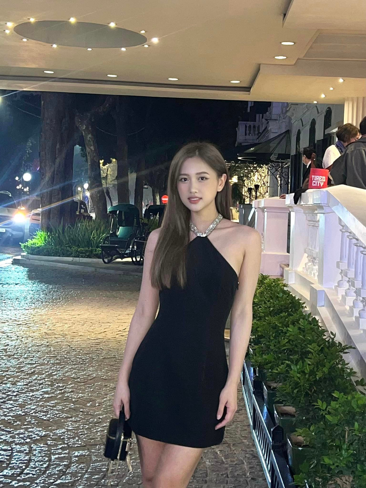 Trên trang cá nhân của nữ MC VTV không thiếu những bộ ảnh khoe dáng nuột trong những bộ áo tắm.