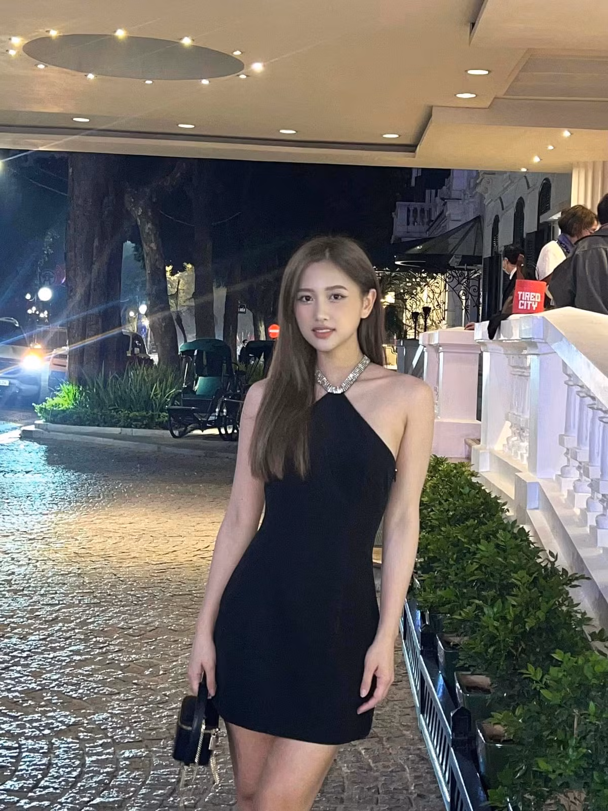 Trên trang cá nhân của nữ MC VTV không thiếu những bộ ảnh khoe dáng nuột trong những bộ áo tắm.