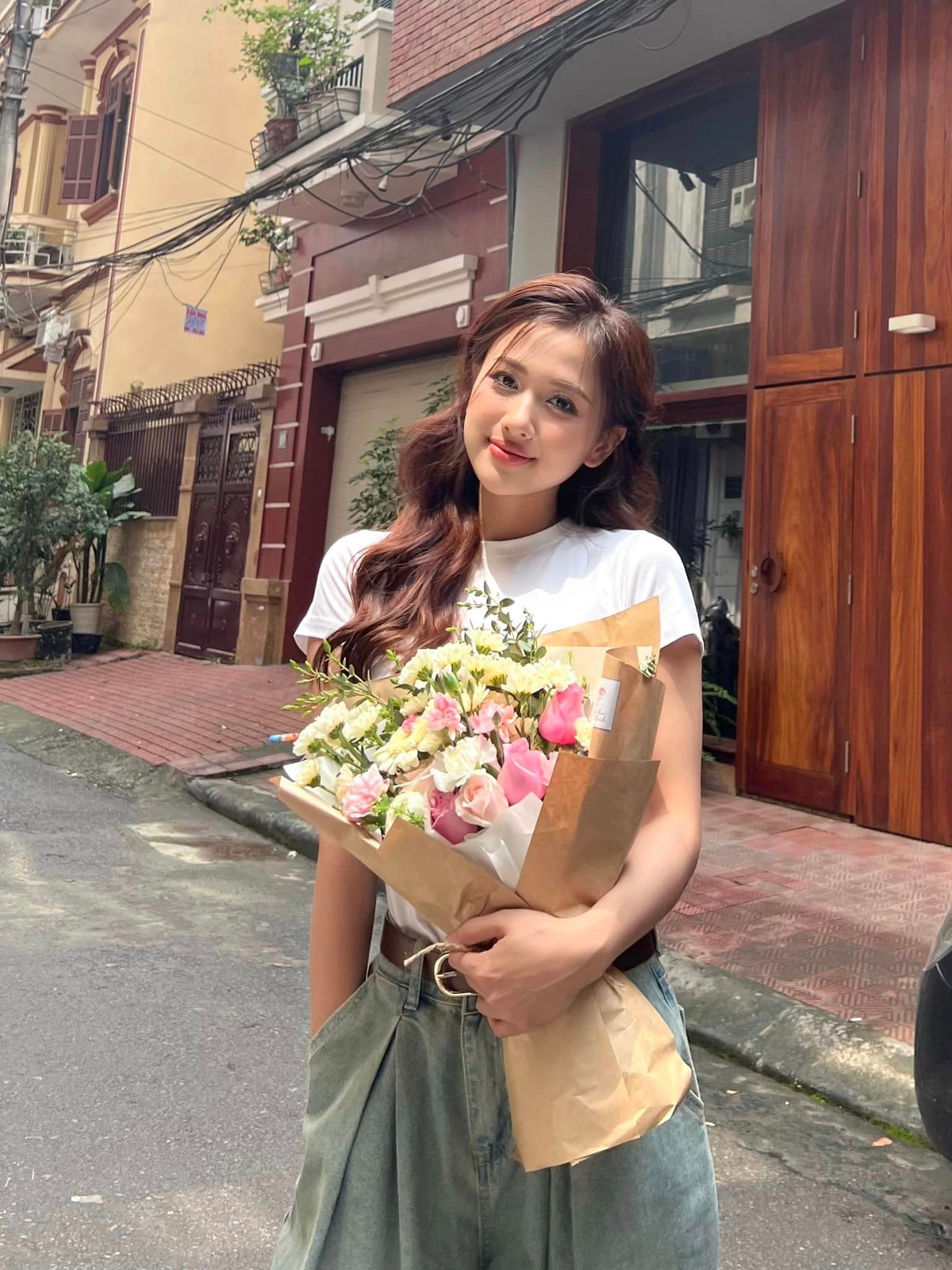 Không chỉ sở hữu nhan sắc xinh như hoa, Thu Hương còn làm bao người trầm trồ với phong cách thời trang ấn tượng, "biến hoá" từ kín đáo đến quyến rũ, táo bạo.