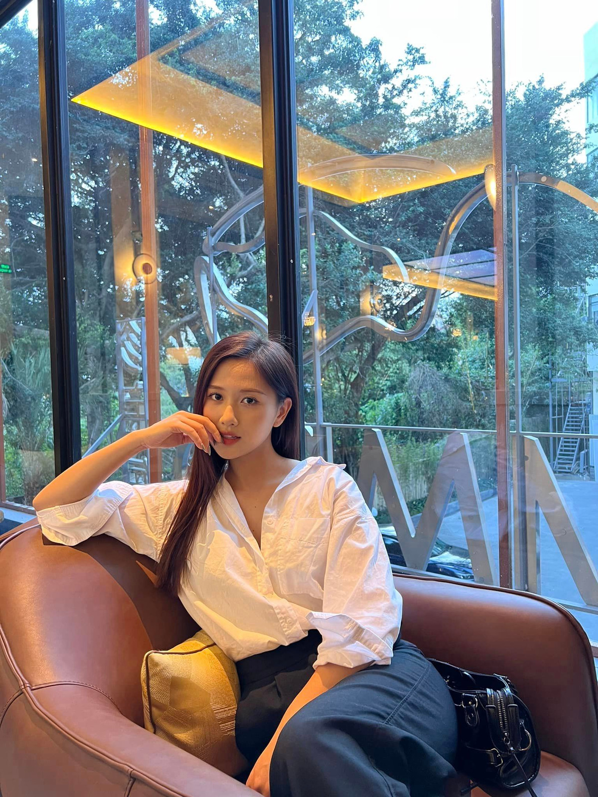 Thu Hương nhận được nhiều lời khen vì sở hữu gương mặt thanh tú, vóc dáng nóng bỏng.