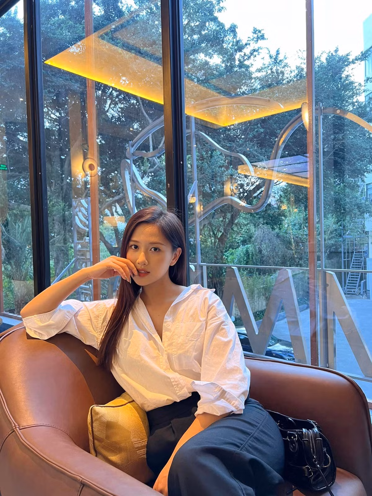 Thu Hương nhận được nhiều lời khen vì sở hữu gương mặt thanh tú, vóc dáng nóng bỏng.