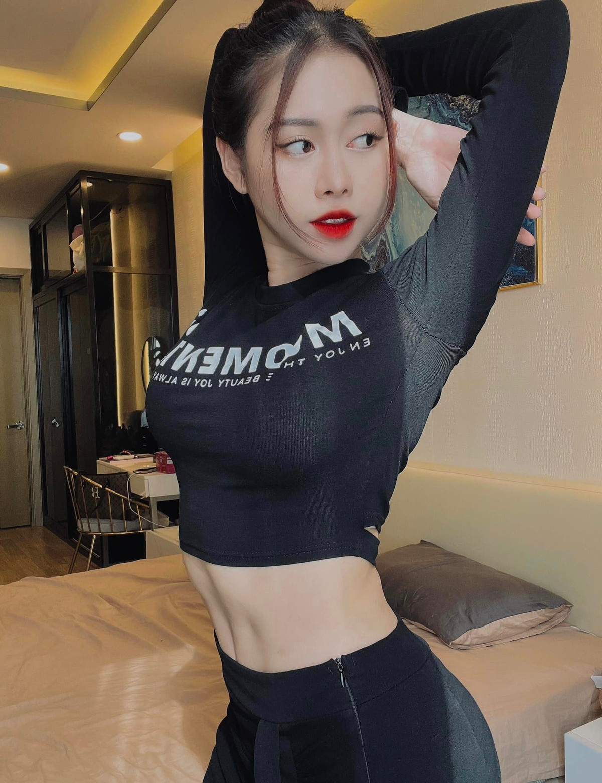 Body đẹp như tạc của Việt Phương Thoa làm bao chị em không khỏi ghen tỵ.