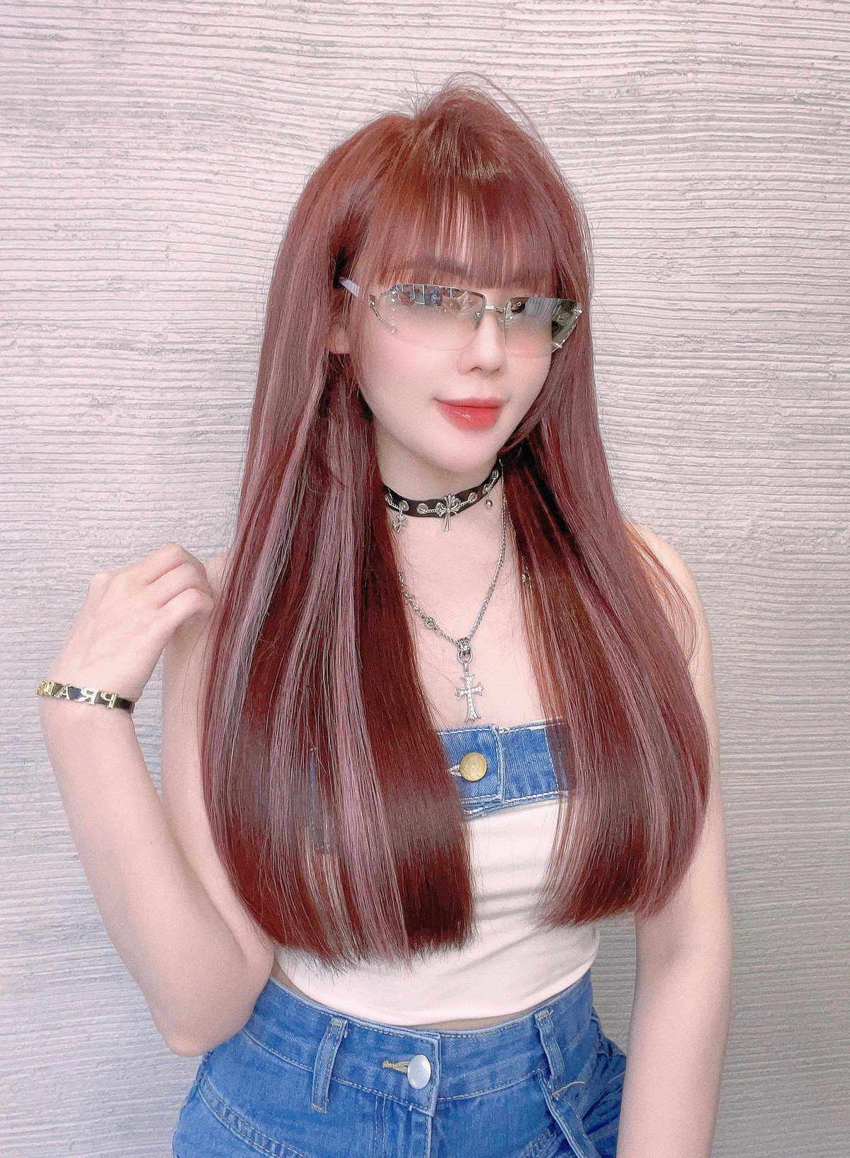 Người đẹp sinh năm 1994 "biến hình" như thể hot girl chất chơi khiến học sinh cũng phải trầm trồ.