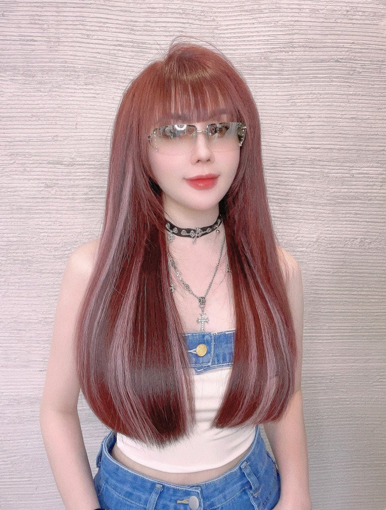 Dịp nghỉ lễ, Âu Hà My mới đây có màn "F5" giao diện cực chất với mái tóc tẩy nhuộm màu sáng.