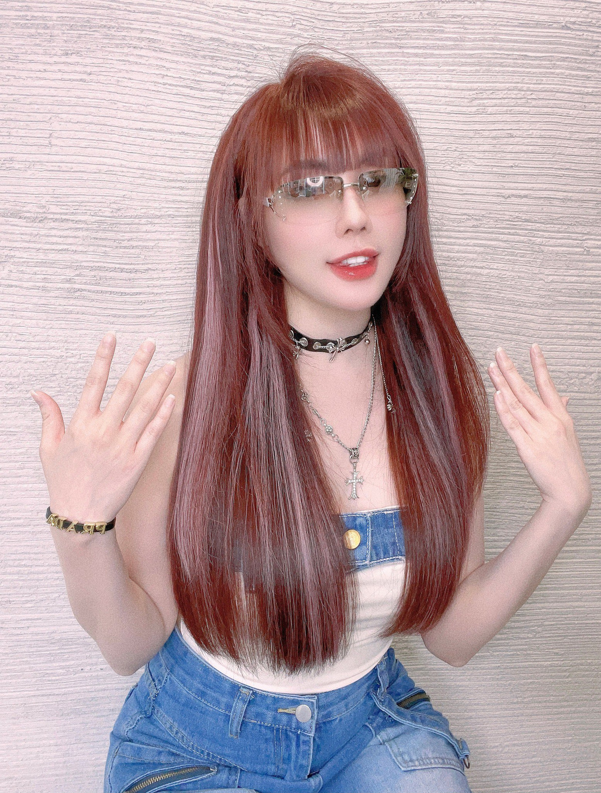 Bên dưới bài đăng của nữ giảng viên sinh năm 1994, có hàng trăm bình luận khen ngợi cho màn đầu tư "khét lẹt" này của cô giáo.