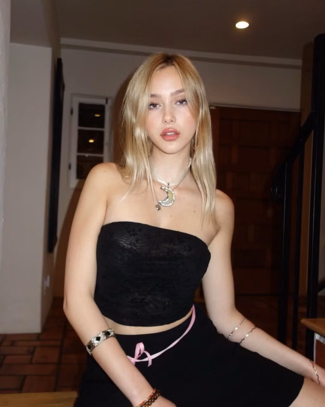 Ở tuổi dậy thì, thiếu nữ Na Uy ngày càng trổ mã về ngoại hình, gương mặt xinh đẹp, thân hình phổng phao. Ảnh: IGNV