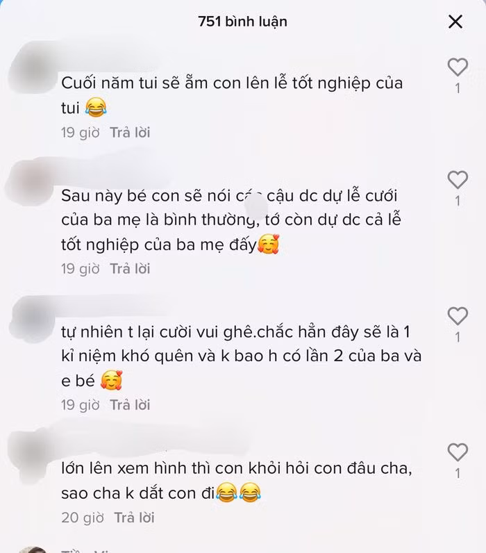 Phía dưới bài đăng nhận về nhiều bình luận thích thú của dân tình như: “Đang giữ con mà phải lên nhận bằng tốt nghiệp”, "Dễ thương quá đi. Ước gì cũng có ai đó để đu trend”,...