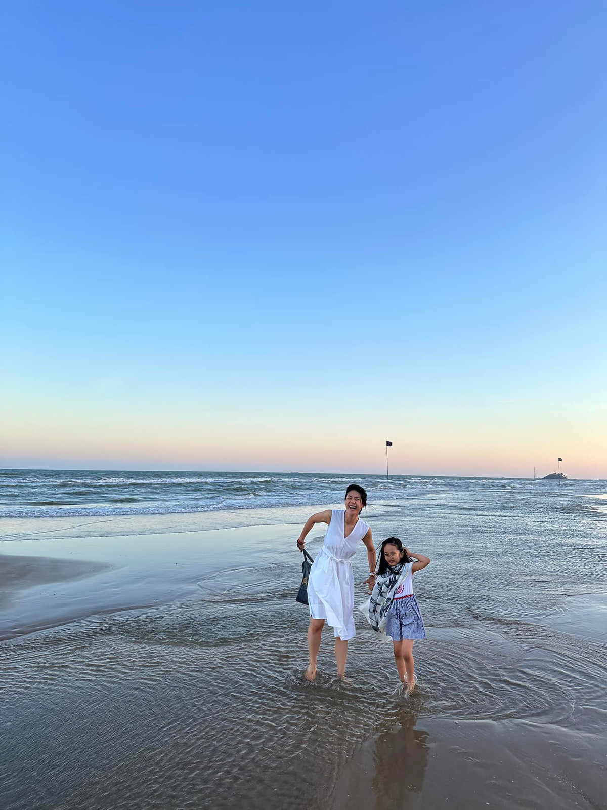 Ngoài đời, cơ trưởng sinh năm 1987 cũng nhận được sự yêu quý bởi nhan sắc ngọt ngào, trẻ trung.