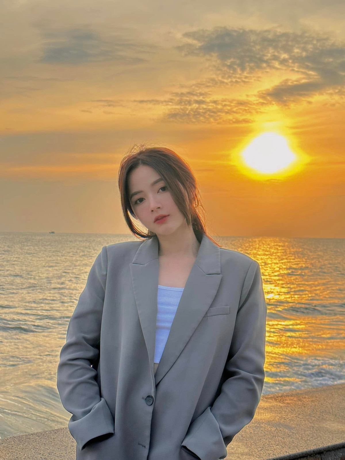 Sự nổi tiếng không chỉ đem đến thành công cho Lan Hương mà còn trở thành động lực để cô nàng thay đổi xinh đẹp hơn.