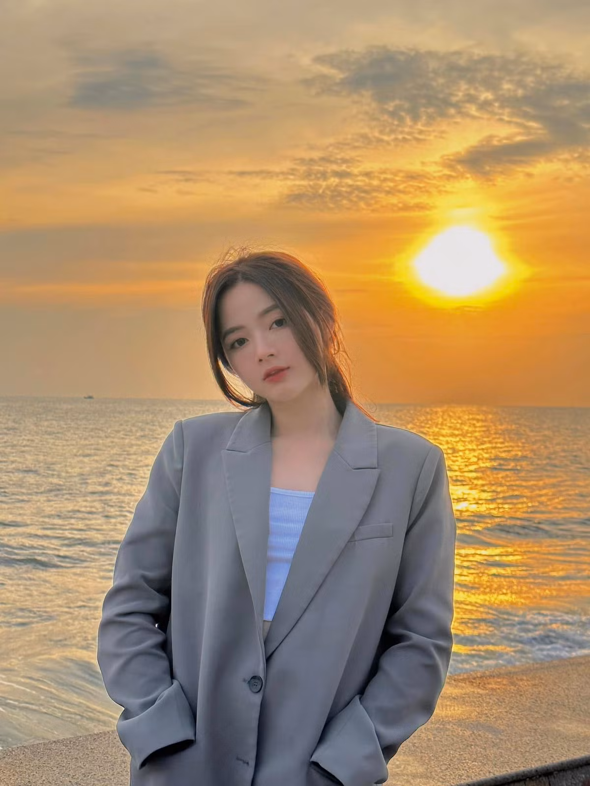 Sự nổi tiếng không chỉ đem đến thành công cho Lan Hương mà còn trở thành động lực để cô nàng thay đổi xinh đẹp hơn.