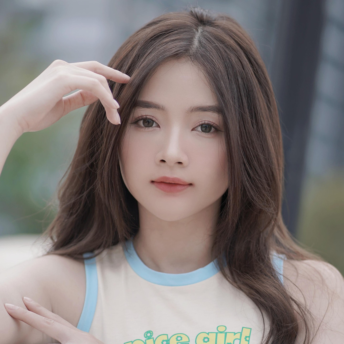 Bắt đầu làm mẫu ảnh, Lê Lý Lan Hương cũng đầu tư hơn cho váy áo để hoàn thiện phong cách và vẻ bề ngoài theo năm tháng.