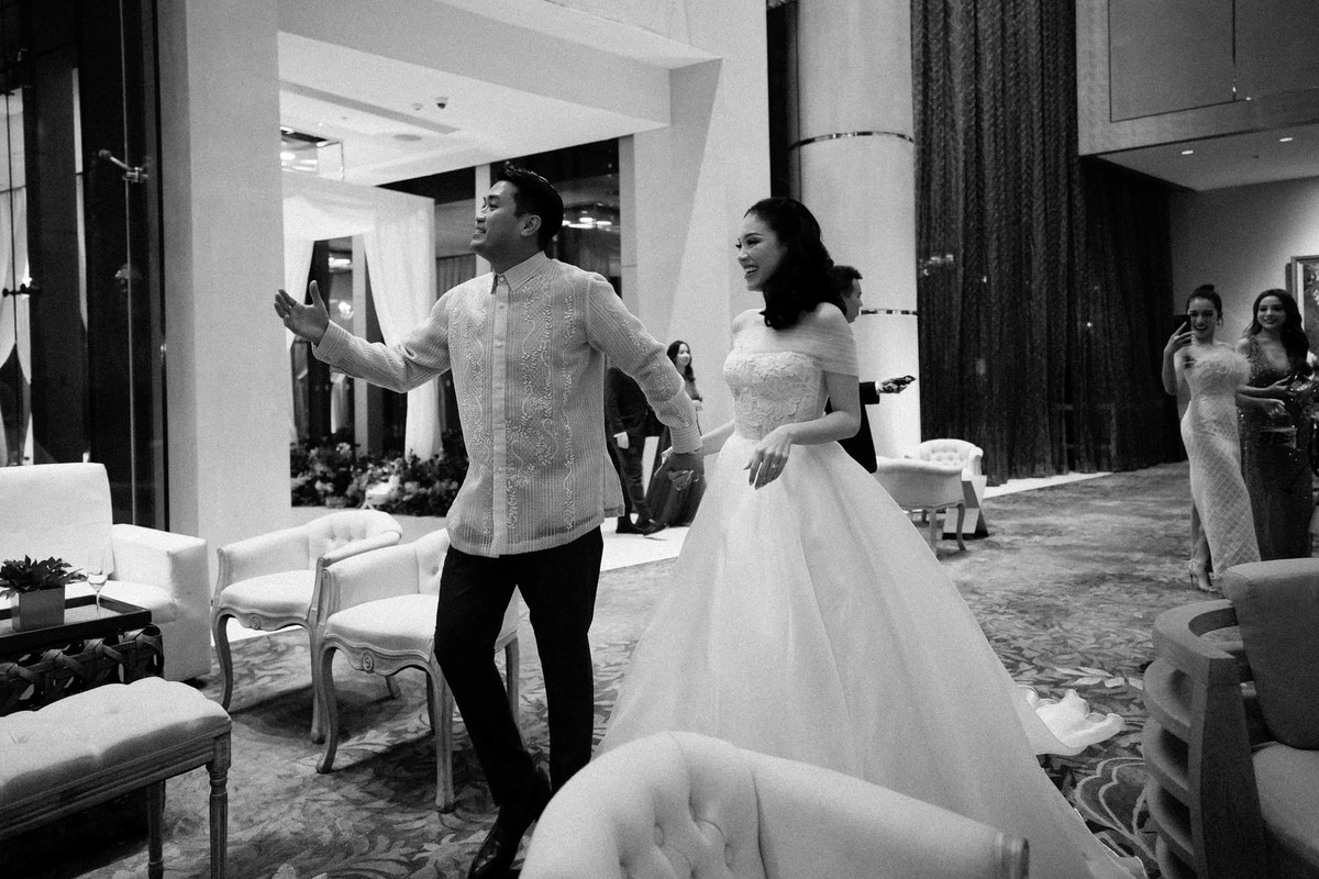 Ngoài những bức ảnh trong ngày trọng đại, Linh Rin còn đăng loạt ảnh hậu trường tiệc cưới.