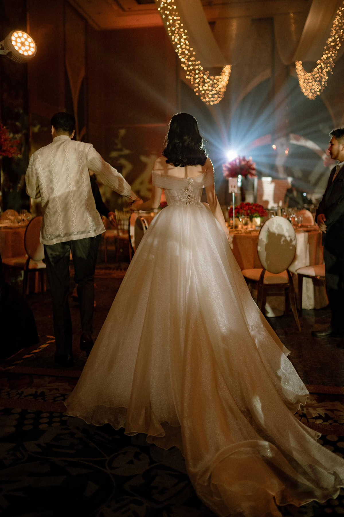 Linh Rin còn tiết lộ cô và chồng đang chuẩn bị tiệc cưới diễn ra tại TPHCM.