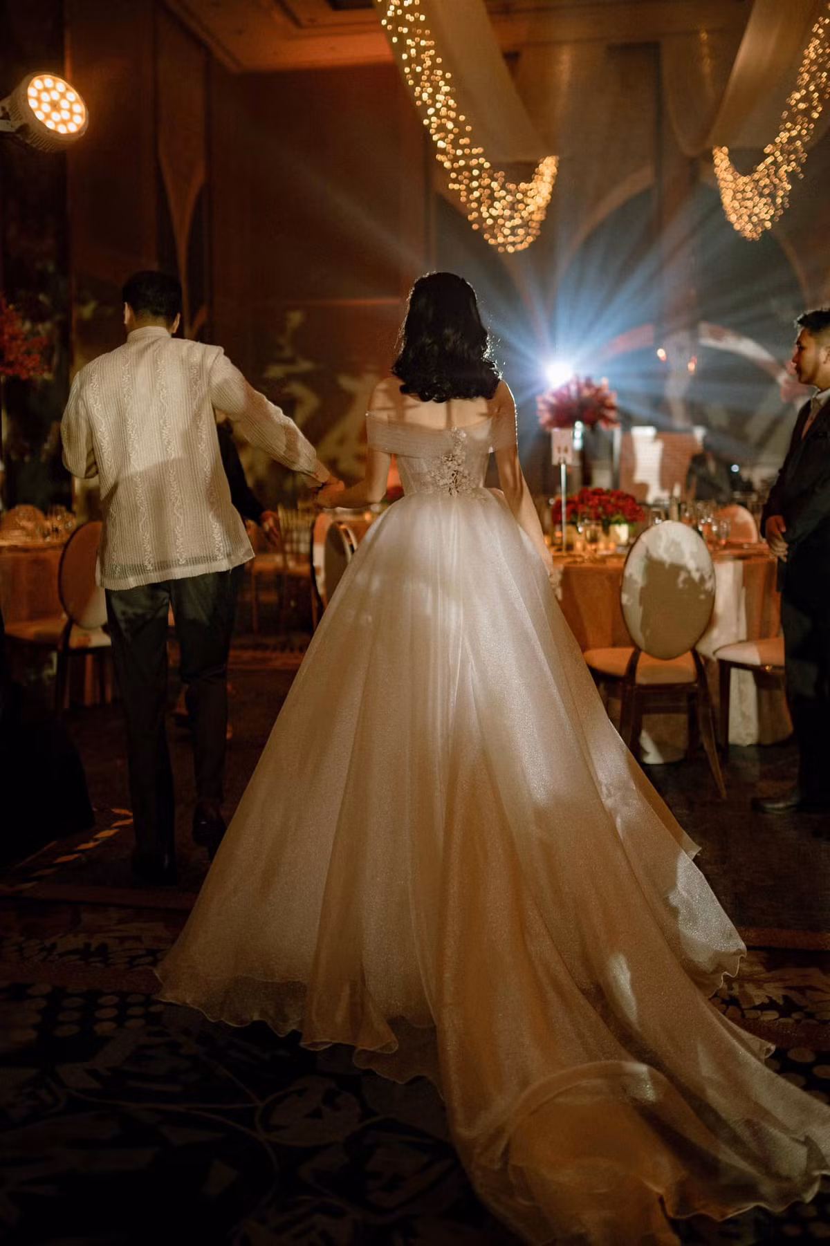 Linh Rin còn tiết lộ cô và chồng đang chuẩn bị tiệc cưới diễn ra tại TPHCM.