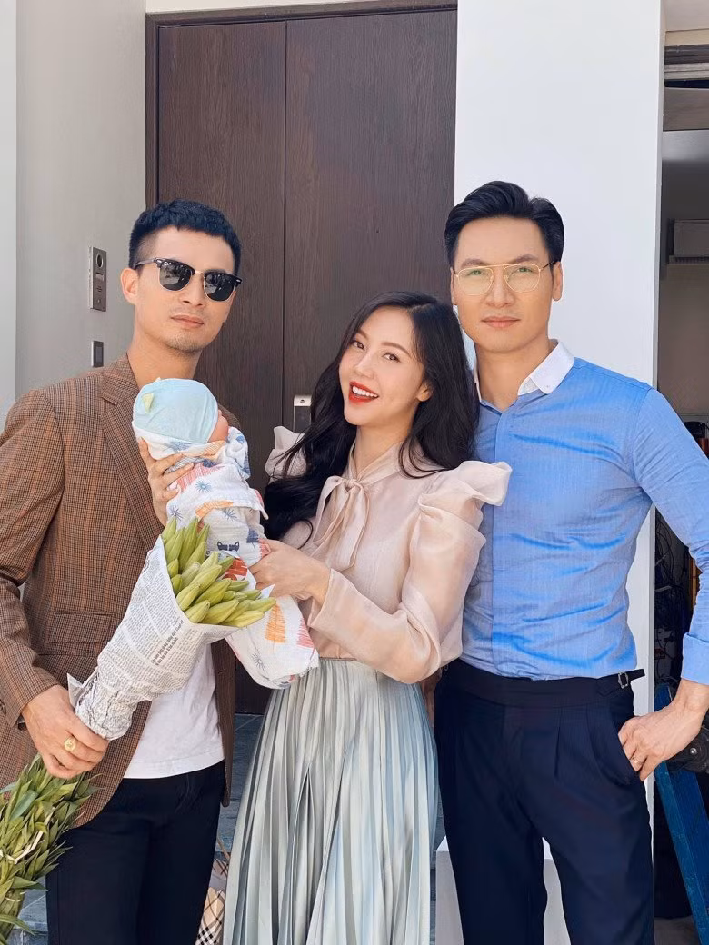 Sở hữu nhan sắc xinh đẹp nên Vũ Ngọc Châm được mệnh danh là " hot girl hàng không".