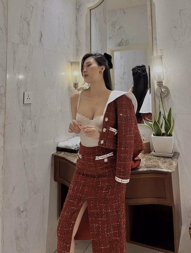 Ngọc Châm về dáng rất nhanh, thân hình thon thả, gương mặt vô cùng xinh đẹp.