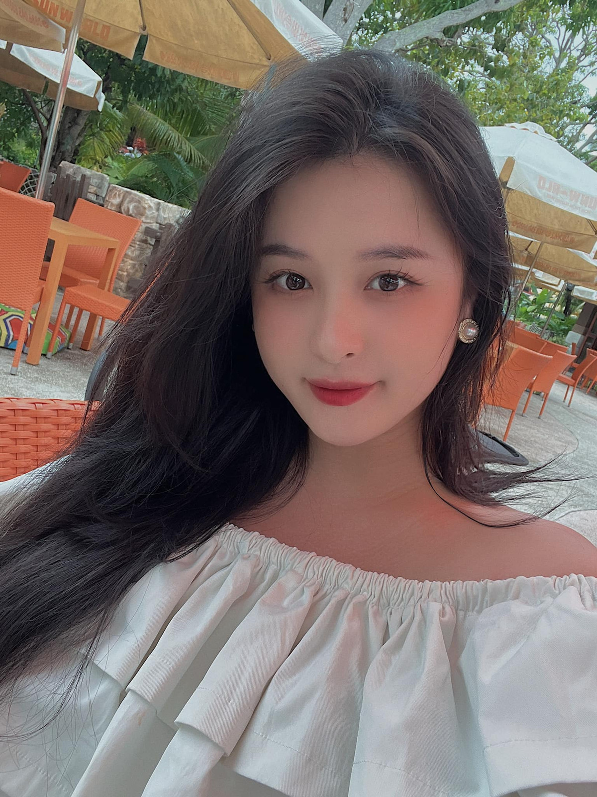 Sở hữu gương mặt bầu bĩnh, xinh xắn, hot girl Thảo Nari được người hâm mộ gọi với biệt danh "Nancy phiên bản Việt".