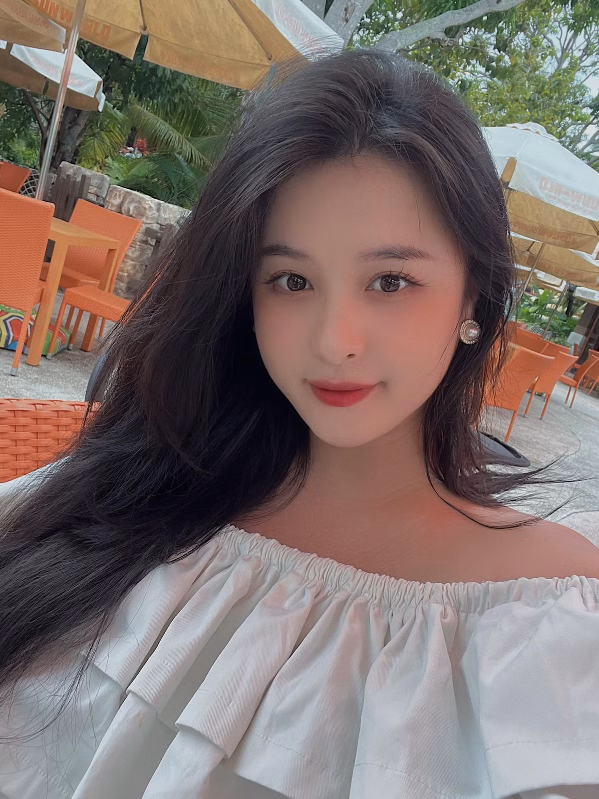 Sở hữu gương mặt bầu bĩnh, xinh xắn, hot girl Thảo Nari được người hâm mộ gọi với biệt danh "Nancy phiên bản Việt".