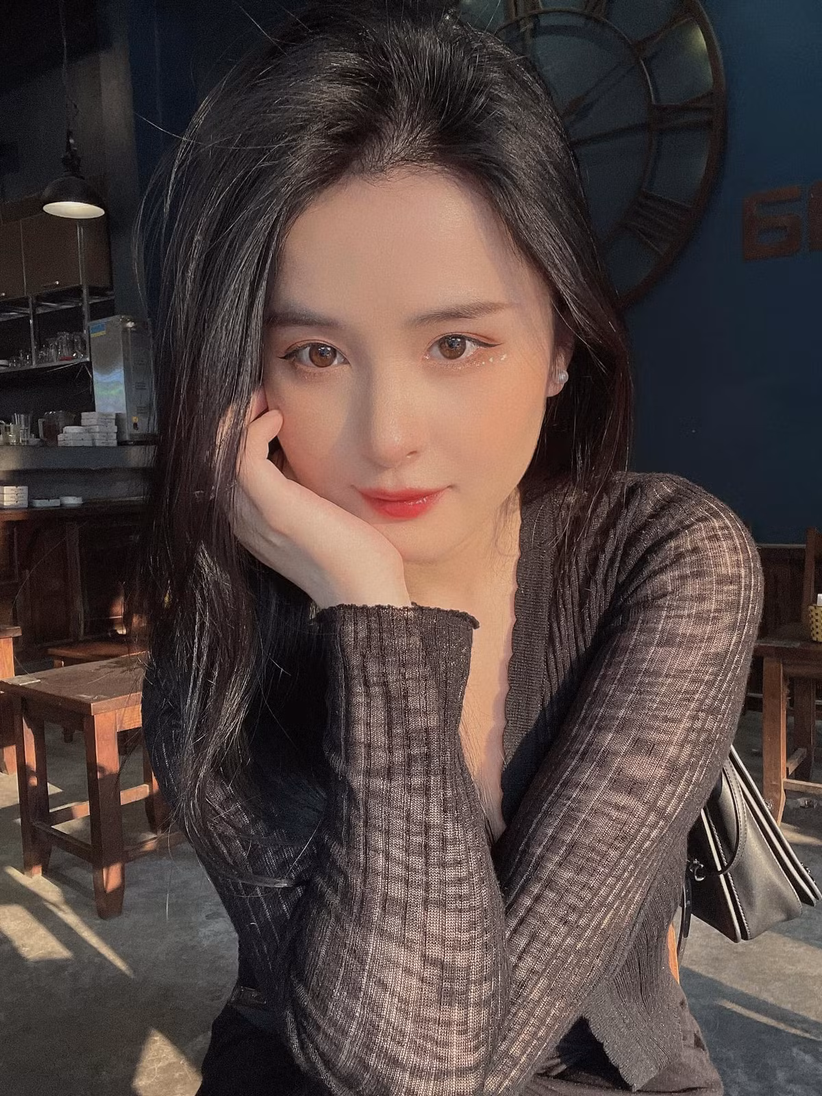 Cô nàng thường xuyên đăng tải hình ảnh của con gái và thừa nhận chính thức gia nhập hội "nghiện con".