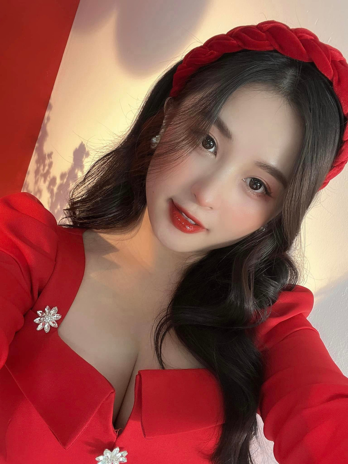 Những hình ảnh mới đây của hot girl dân tộc Tày đăng tải nhanh chóng thu hút nhiều lượt yêu thích của cư dân mạng.