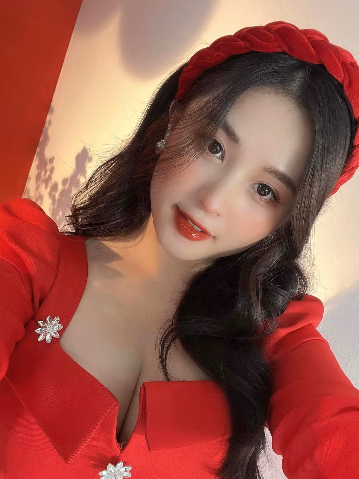 Những hình ảnh mới đây của hot girl dân tộc Tày đăng tải nhanh chóng thu hút nhiều lượt yêu thích của cư dân mạng.