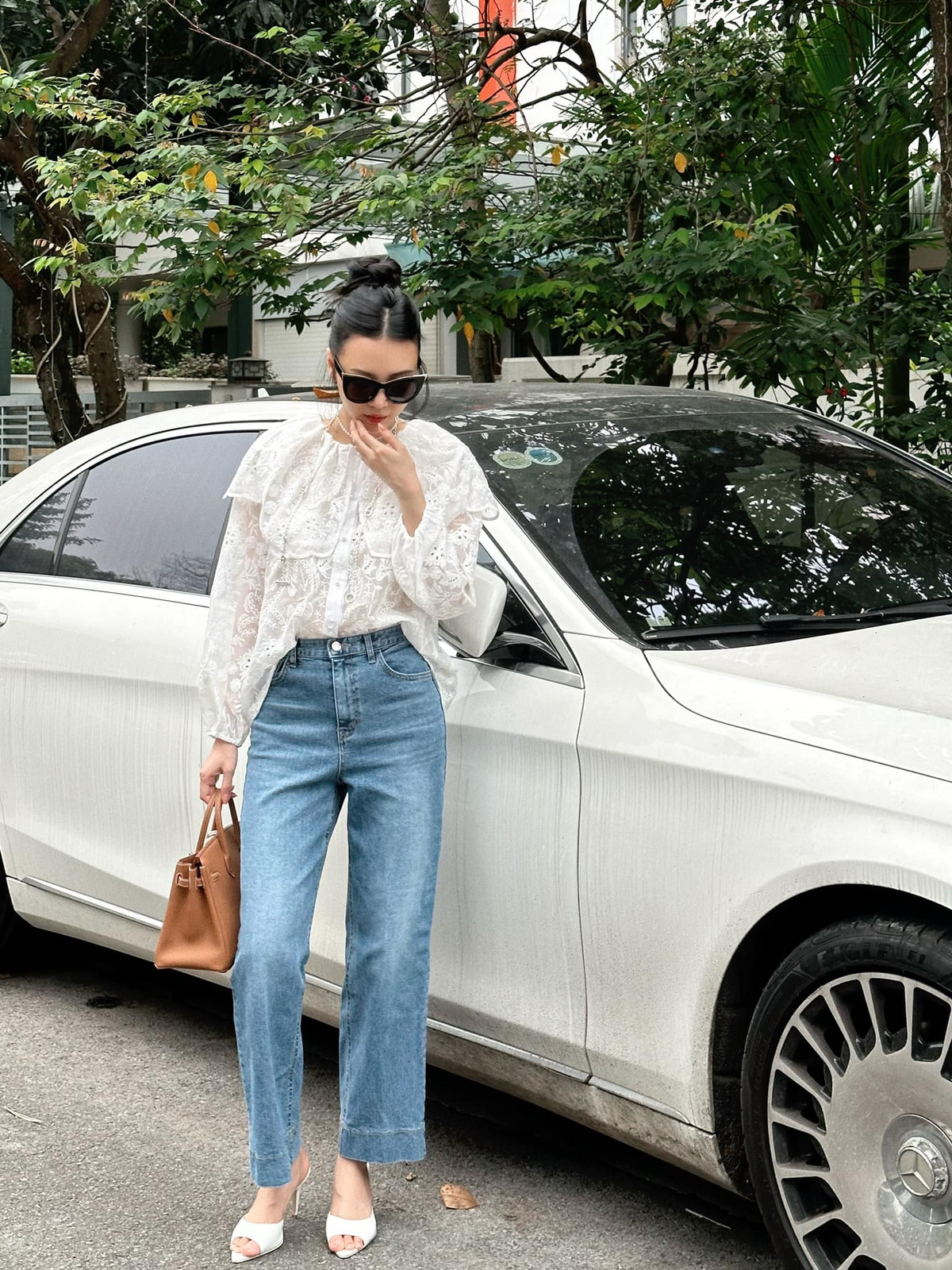 Theo dõi trang cá nhân của Ngọc Châm, không ít người phải tấm tắc trước sắc vóc của cô.