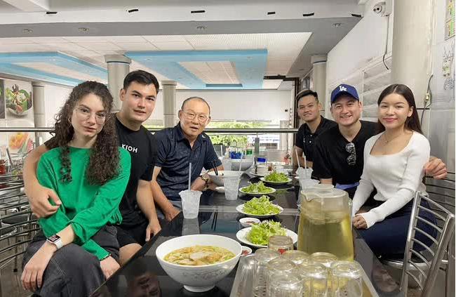 Những chia sẻ này của Yến Xuân khá thực tế với nhiều cô gái, bởi lẽ hình ảnh khi bị chụp lén chắc chắn không được xinh đẹp, lung linh như ảnh được chụp chỉn chu.