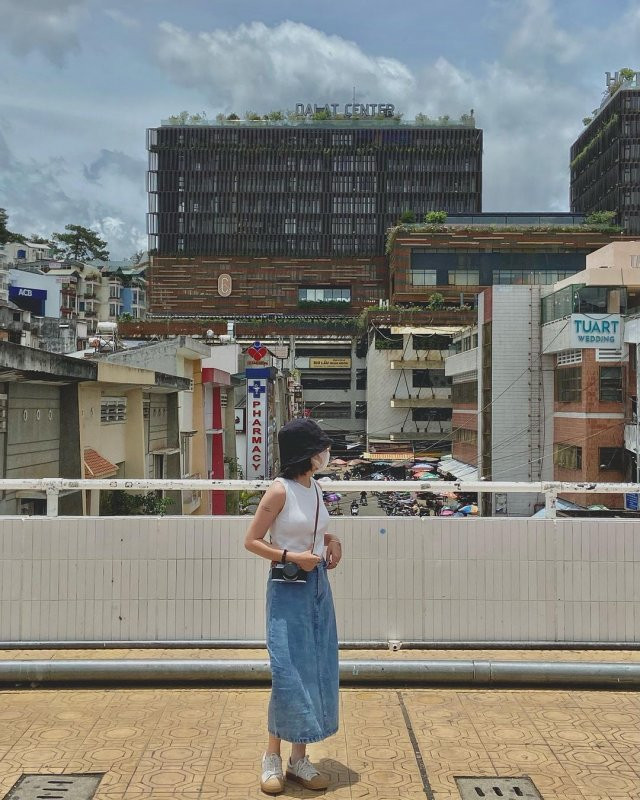 Là điểm check in nổi tiếng, hiện tại sự thay đổi bất ngờ này tại chợ Đà Lạt vẫn là đề tài bàn tán xôn xao của cộng đồng mạng. Ảnh: Tổng hợp