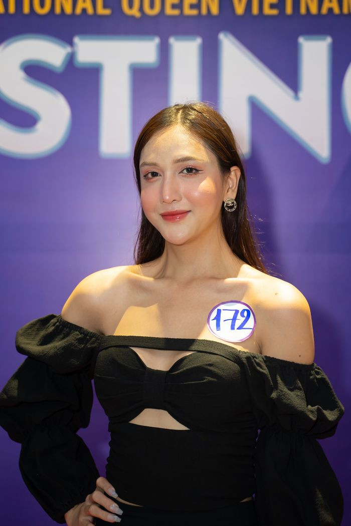 Ngoài Mym Trần, Hoàng Học cũng là hot girl chuyển giới nổi tiếng MXH. Cô từng tham gia Hoa hậu Chuyển giới Việt Nam 2022, tuy nhiên đi nửa chặng đường thì cô nàng xin rút khỏi cuộc thi.