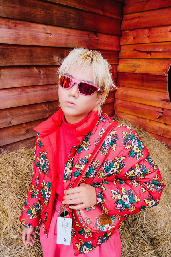 Vào đầu năm 2023, trước thềm Tết Nguyên Đán TikToker Phạm Thoại gây sốt trên MXH khi có màn livestream bán hàng phá kỷ lục.