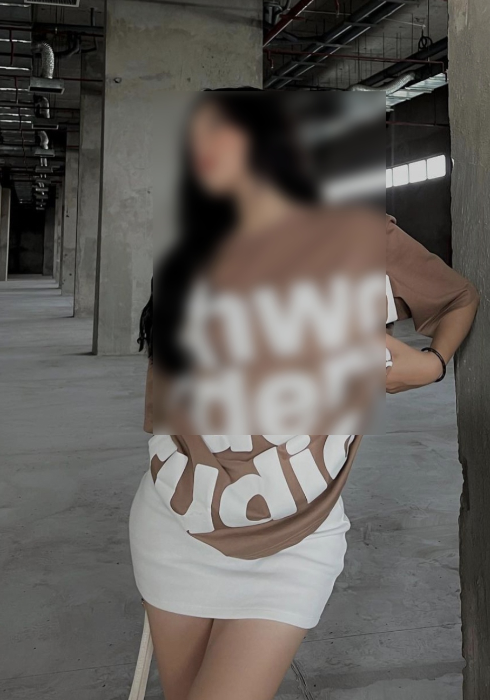 Ban đầu các chung cư còn áp dụng biện pháp thu phí, nhưng vì quá nhiều người kéo đến nên đành cấm luôn việc chụp ảnh. Ảnh: Tổng hợp Internet